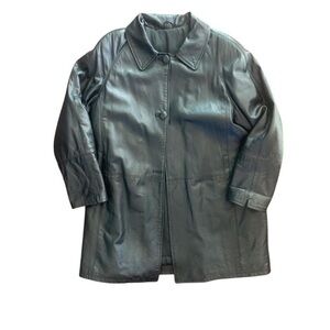 VINTAGE ITALIAN LEATHER winter coat
80s sort of puffy shoulders